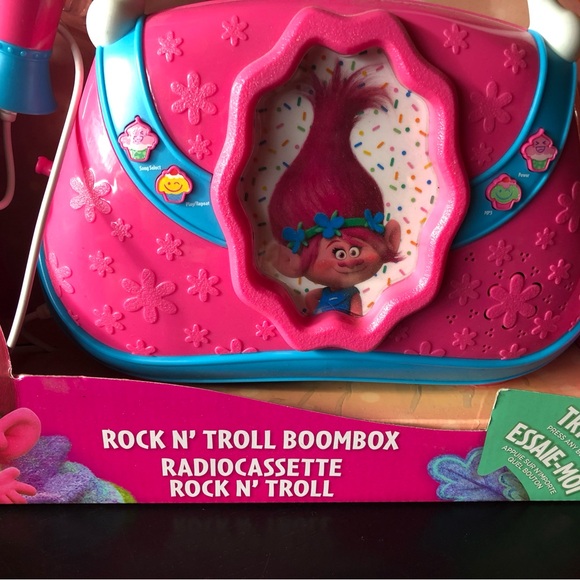 NEW! Rock N’ Trolls Boom Box ✨ - Picture 4 of 8